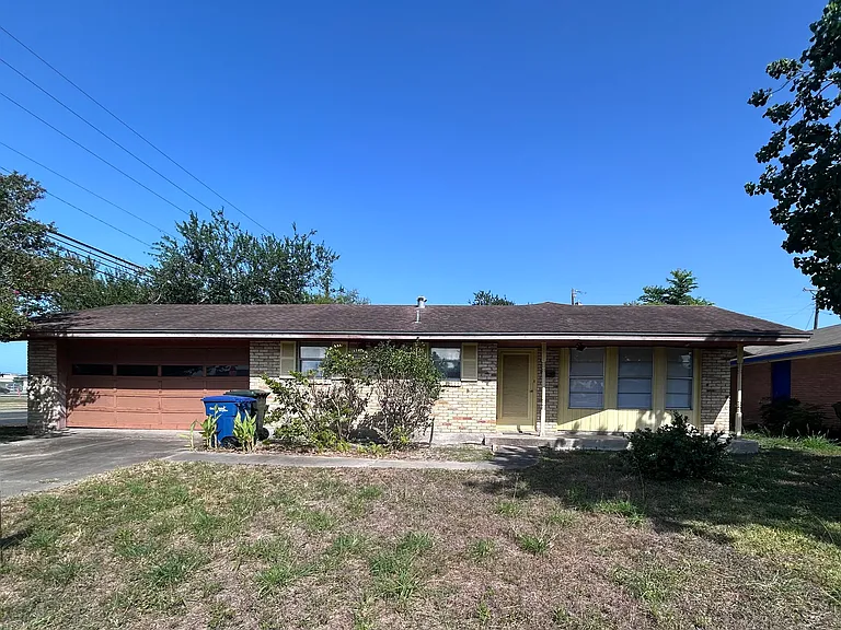 4902 Branscomb Dr — Photo 1