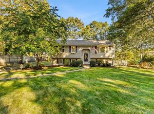 8 Avon Ave, Cumberland, RI 02864