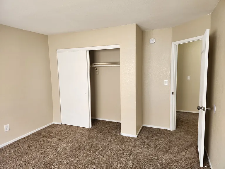 5724 Royal Castle Ln — Photo 25