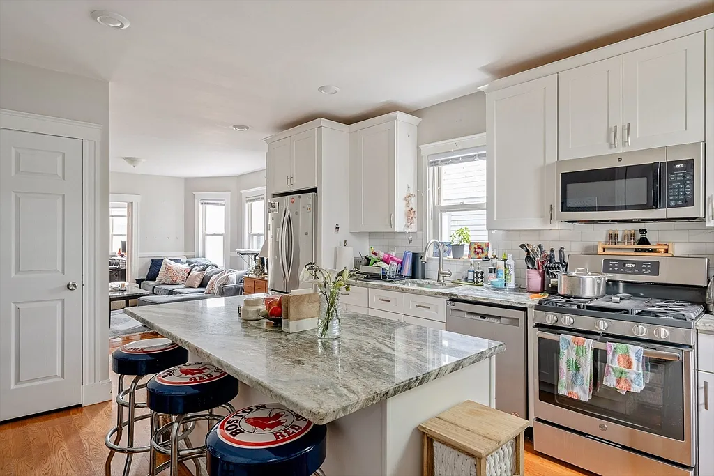 2 bed, 1.5 bath, 950 sqft, $3,800 — Photo 1