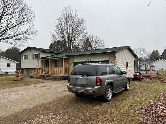 3rd image of 4056 Field Rd