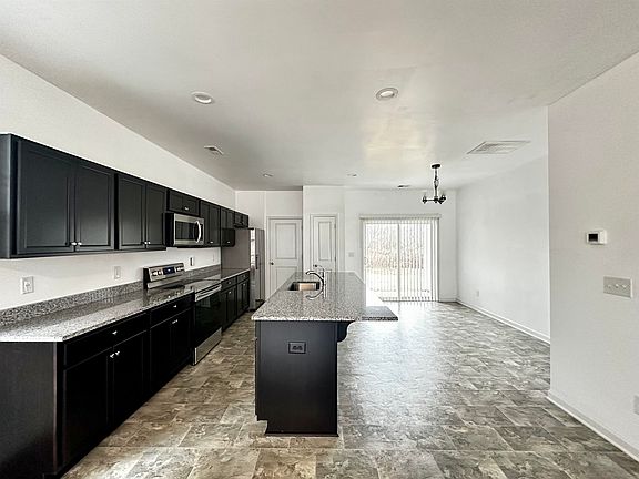 5th image of 121 Valley Creek Dr