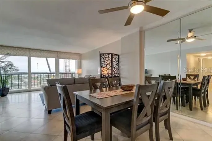2 bed, 2.0 bath, 1240 sqft, $2,999 — Photo 2