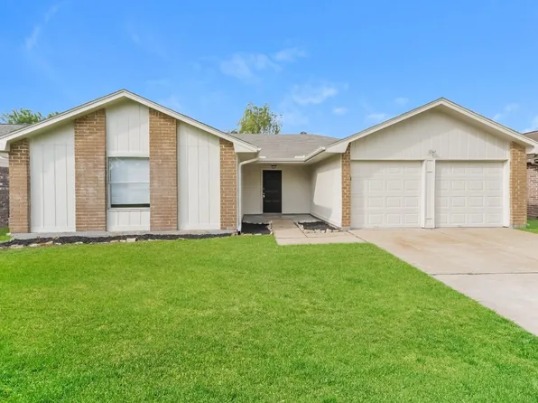 7011 Pickett Dr, Richmond, TX 77469