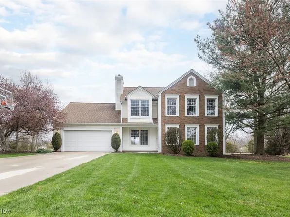 590 Chancellor Cir, Avon Lake, OH 44012