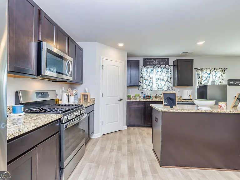 111 Tudor Way — Photo 15