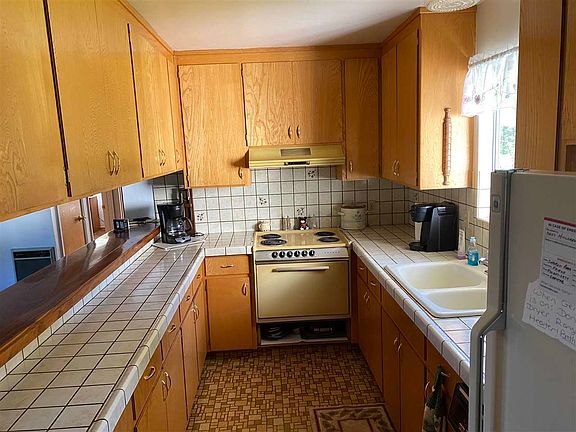 4th image of 3437 Hill Crest Dr