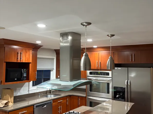 124 High St #1, Rochester, MA 02770