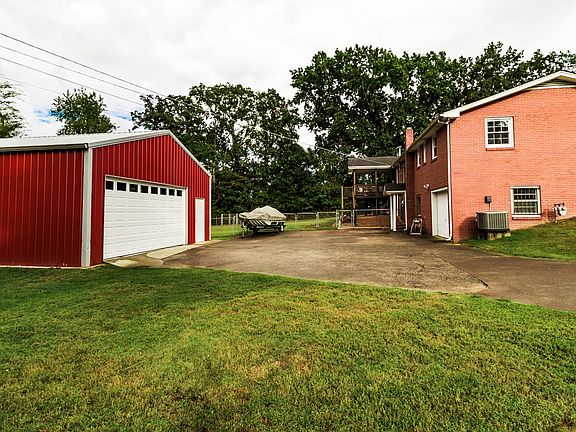3rd image of 564 Morrison Dr