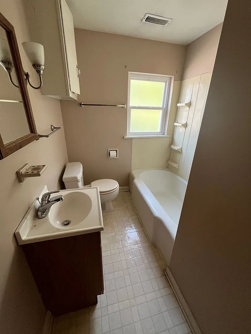 Spacious one bedroom apartment in Alton — Photo 4