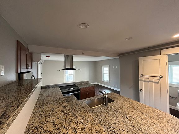 2nd image of 428 Main St #3