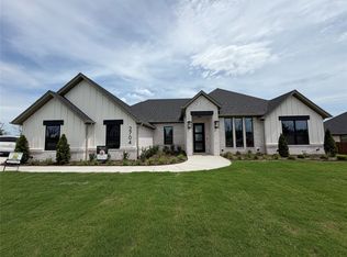 2704 Village Rd, Granbury, TX 76049