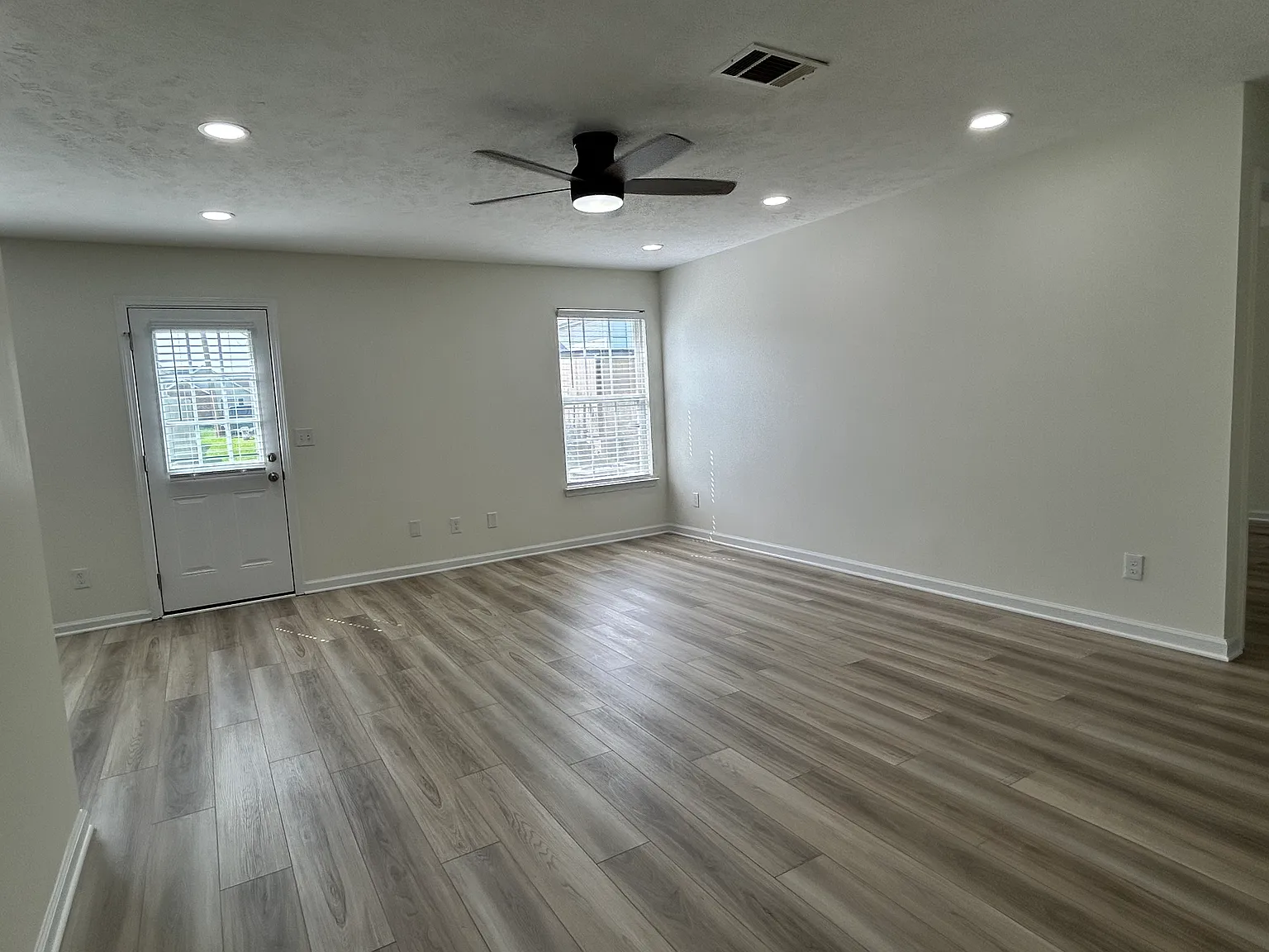 3 bed, 1314 sqft, $2,350 — Photo 4