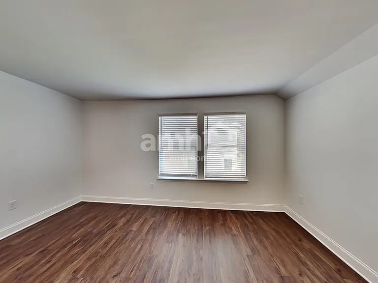 5233 Blue Mountain Dr — Photo 2