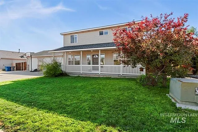1437 NE Cinder Loop — Photo 16