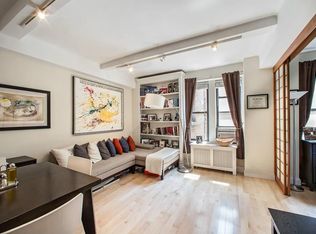 18 W 70th St APT 3E, New York, NY