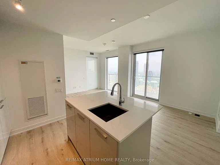 3 Gloucester St #4303 — Photo 12