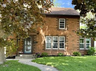 702 W Burnett St, Beaver Dam, WI 53916