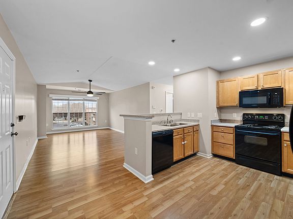 2nd image of 3712 Cotswold Ave Unit Y