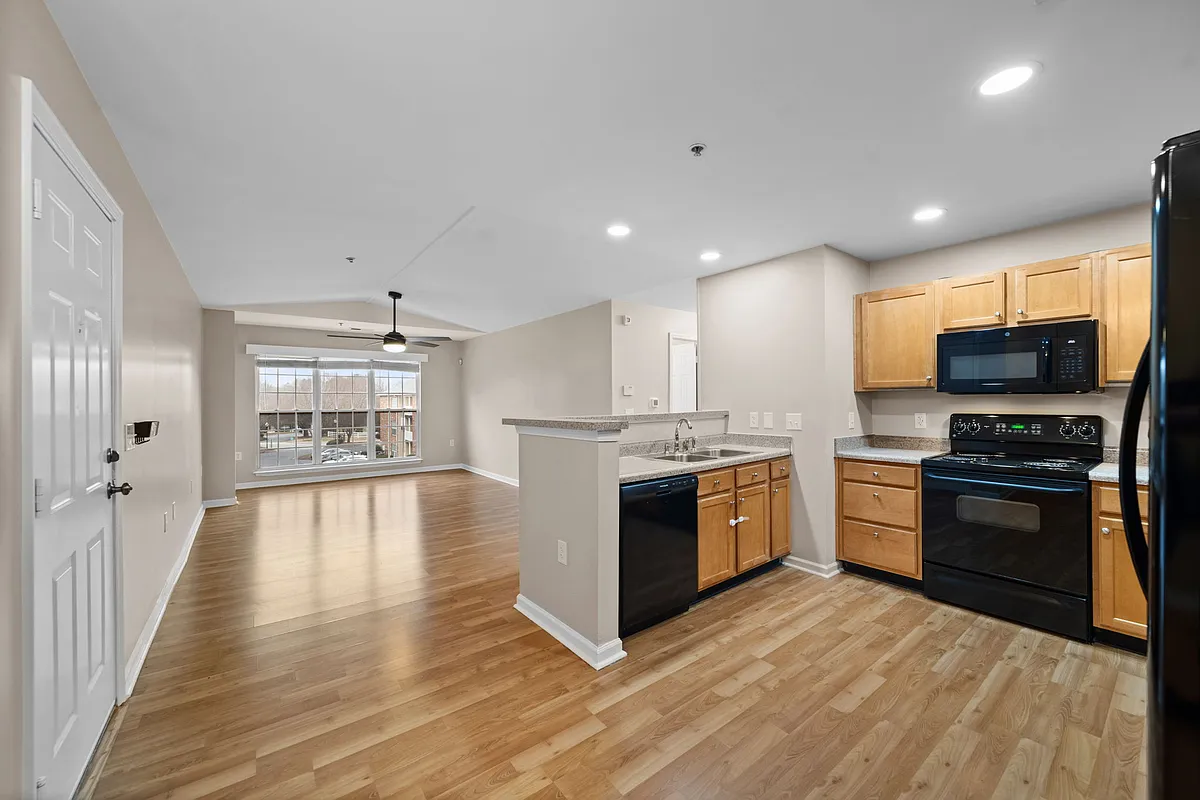 Building Photo - 3712 Cotswold Ave #Y