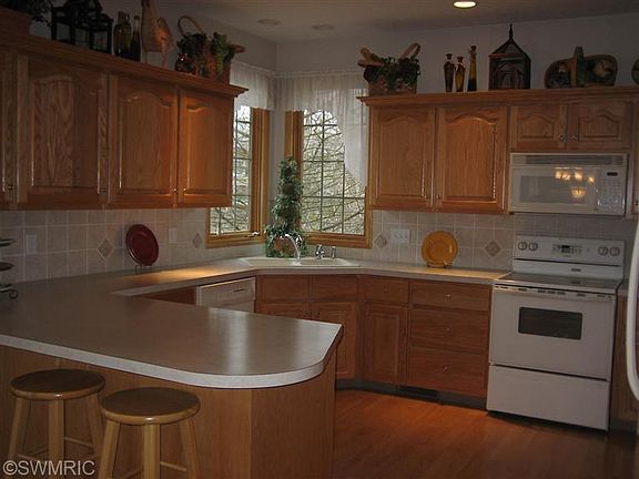 4th image of 202 Stonefield Ct SW