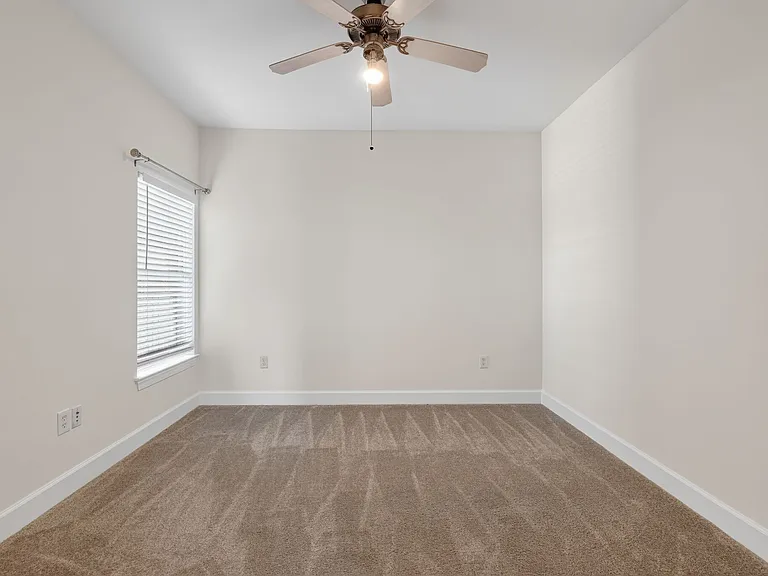 1901 Crossing Pl — Photo 15