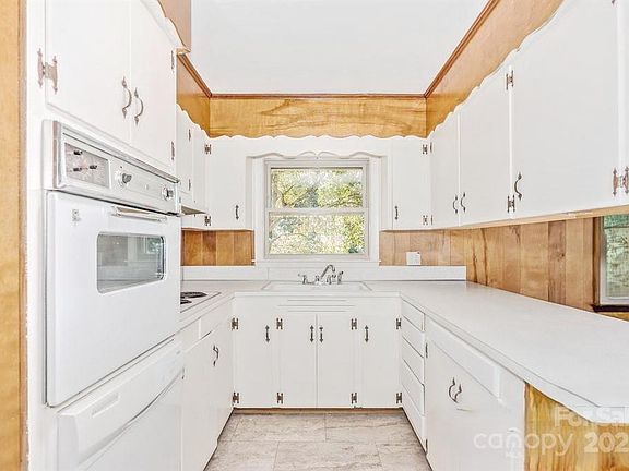 4th image of 1303 Hunt St