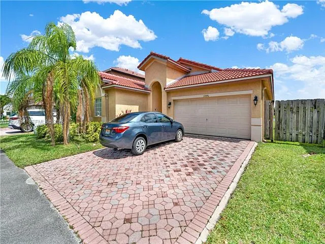 12046 SW 133rd Ter — Photo 2