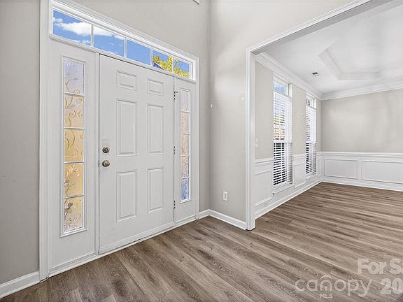 3rd image of 322 Lorraine Rd