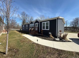 6450 Prince Blvd, Fenton, MI 48430