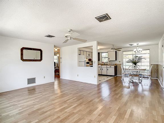 4th image of 740 Lehigh Rd