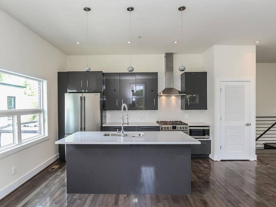 2nd Floor: Kitchen Area