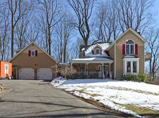 589 Sweet Hollow Rd, Bloomsbury, NJ 08804