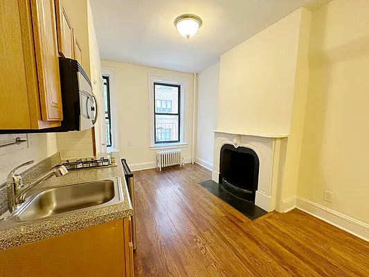 Rented by City Connections Realty | media 2