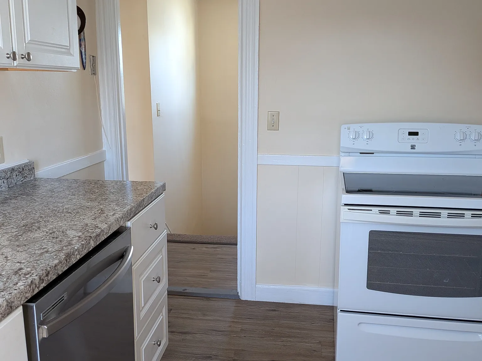 1 bed, 700 sqft, $1,300 — Photo 4