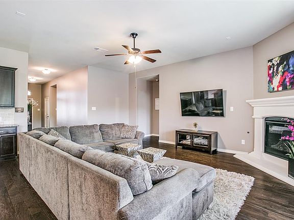 5th image of 3302 Rosewood Ln