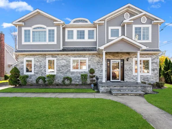 10 Alexander Avenue, Hicksville, NY 11801