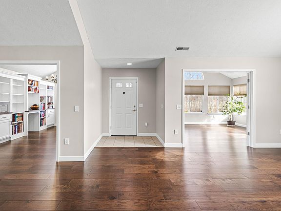 4th image of 2426 Silverado Cir