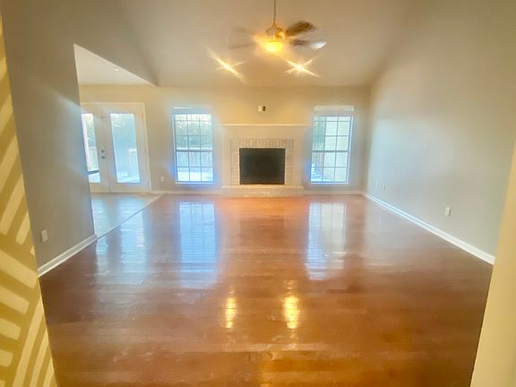 2nd image of 10803 Chestnut Dr