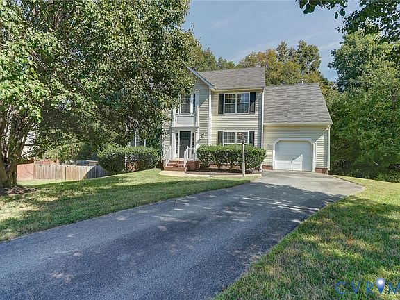 2nd image of 925 Scotch Pine Ct
