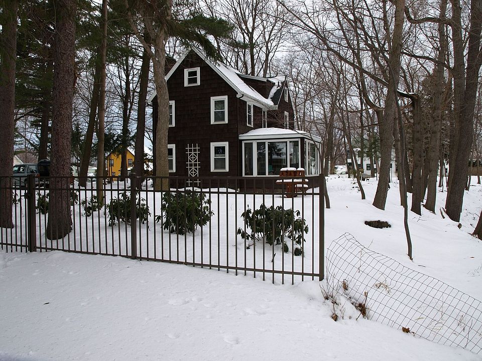 194&202 Peart Ave double lot