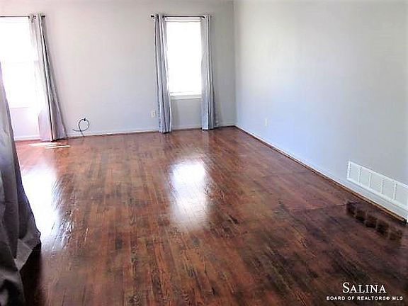 4th image of 509 Russell Ave