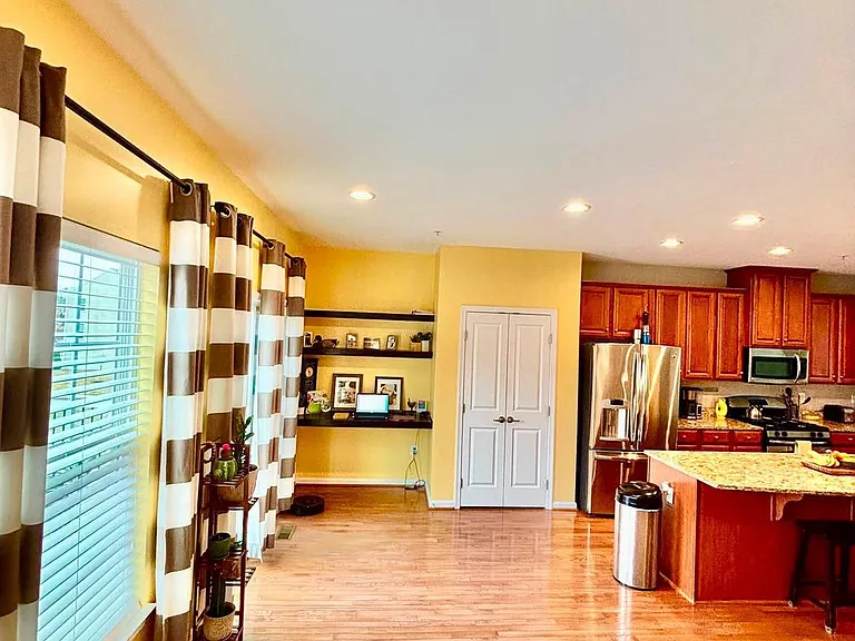 7673 Timbercross Ln — Photo 6