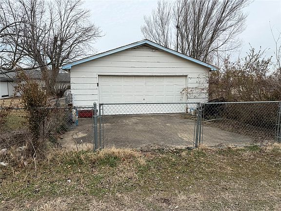 3rd image of 1407/1413 Rex Ave