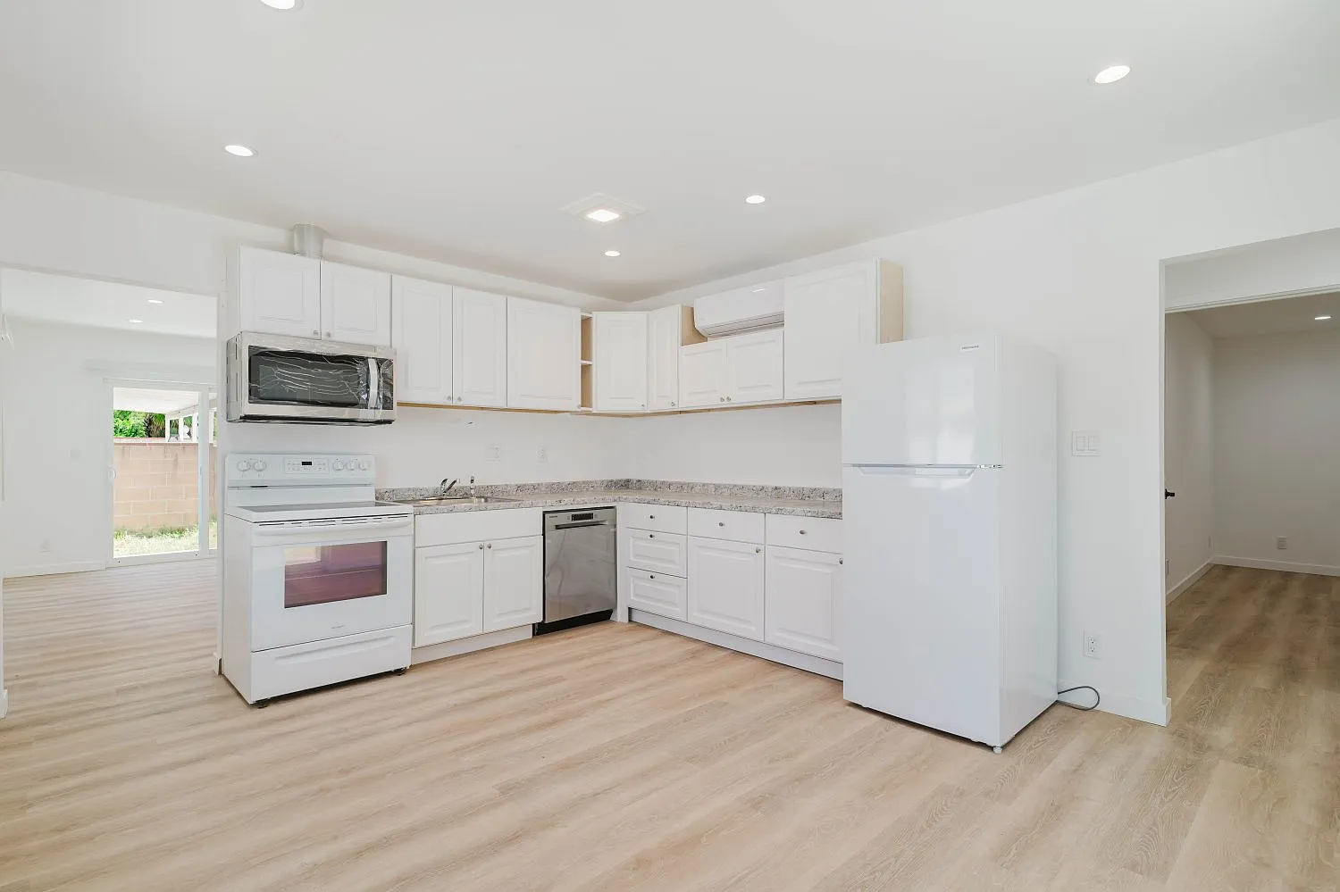4 bed, 1200 sqft, $3,700 — Photo 1
