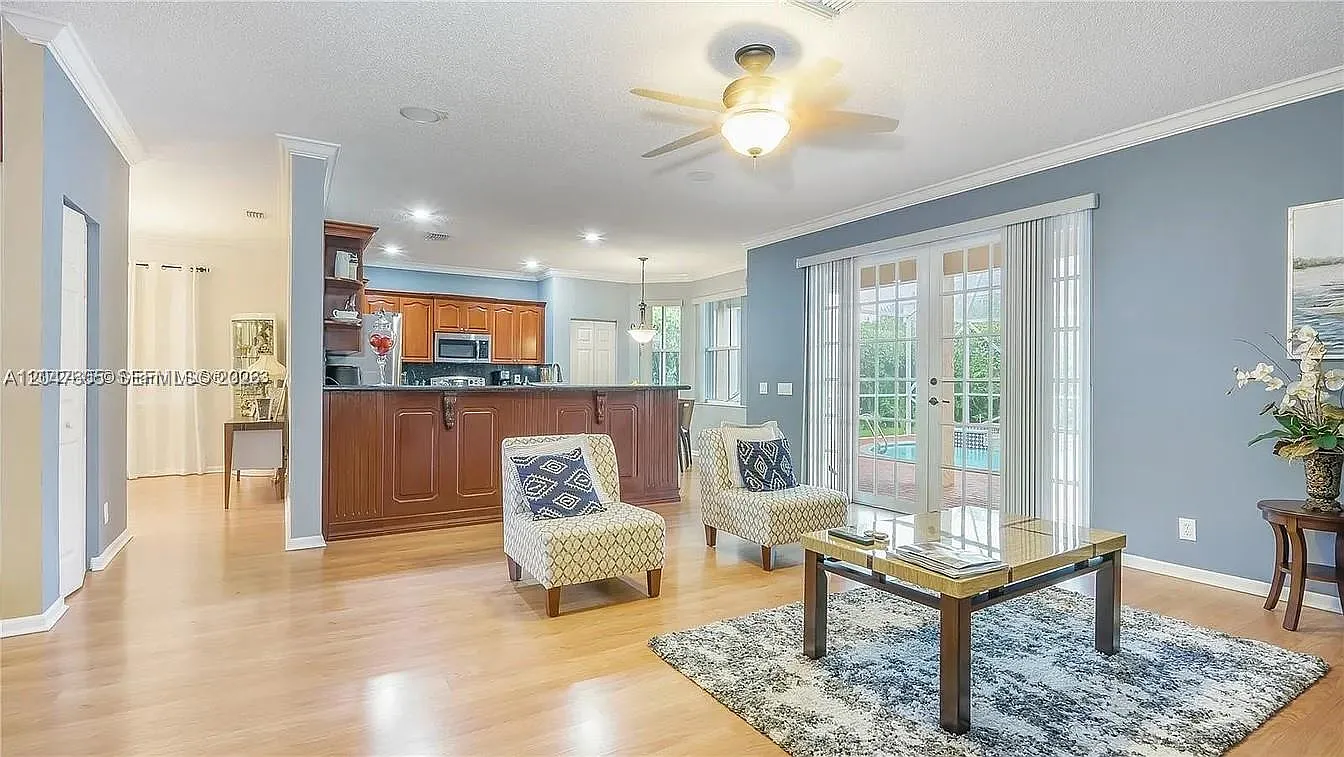 5 bed, 4.0 bath, 2798 sqft, $6,500 — Photo 2