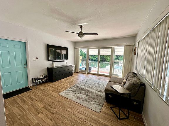 2nd image of 4-13155 Emerald Dr #4