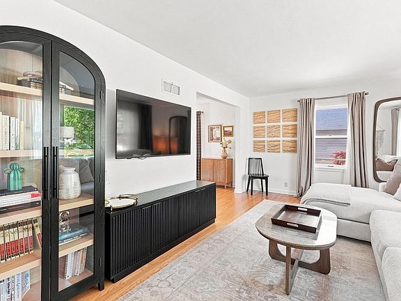 3rd image of 5331 N Lydell AVENUE