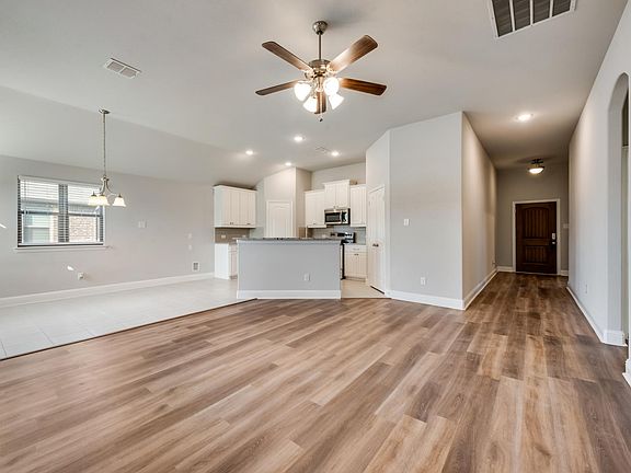 5th image of 331 Highmeadow Dr