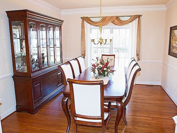 4th image of 5909 Berryville Ct